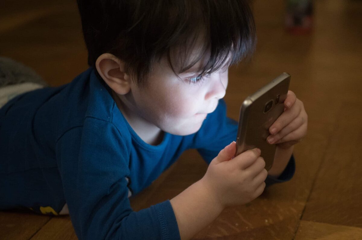 infants interact with screens